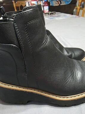Sonoma Black Ankle Chelsea Booties with Tan Accent